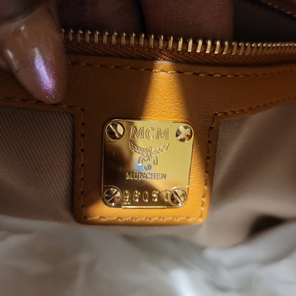 MCM Women's Klara Monogrammed Logo Large Leather - Picture 4 of 7